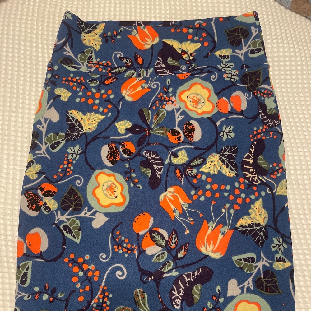 Medium LuLaRoe Cassie Skirt
